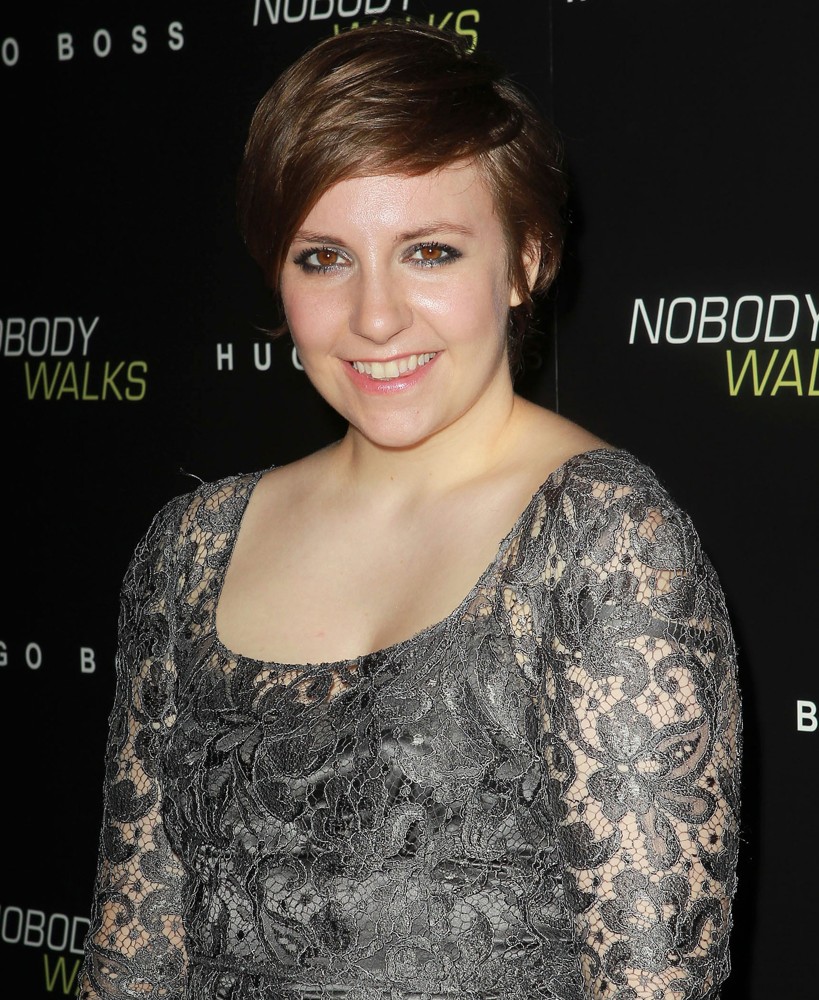 lena-dunham-premiere-nobody-walks-02